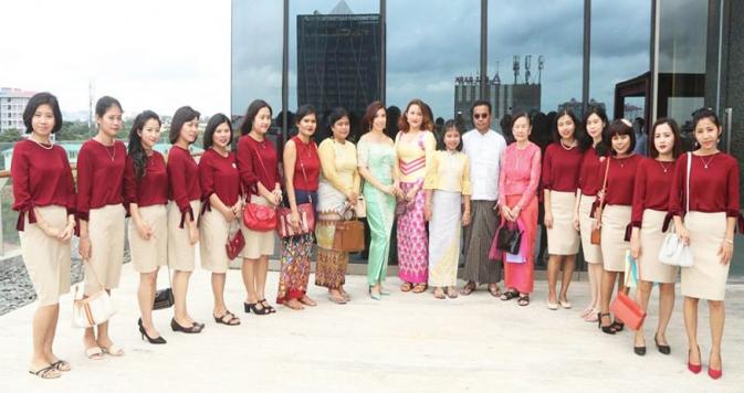 Get together photo shooting with family of first IVF baby at BFC 12th Anniversary.