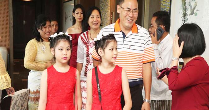 Get together photo shooting with family of first IVF baby at BFC 12th Anniversary.
